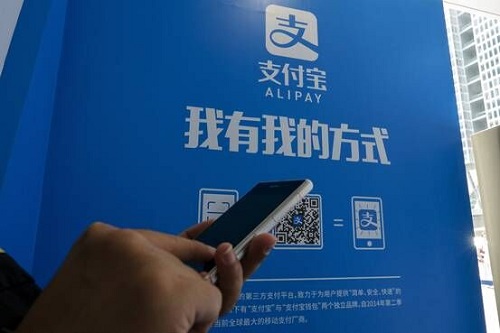 外媒称中国人发明纸币却准备抛弃现金:六成网民手机付账_《参考消息》官方网站